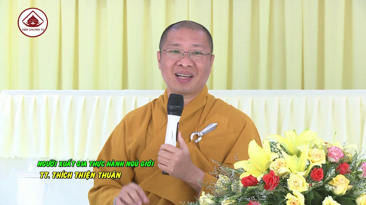 Người xuất gia thực hành ngũ giới