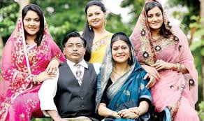 Anh chàng bốn vợ