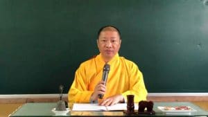 Nguồn gốc và ý nghĩa chiếc áo hậu